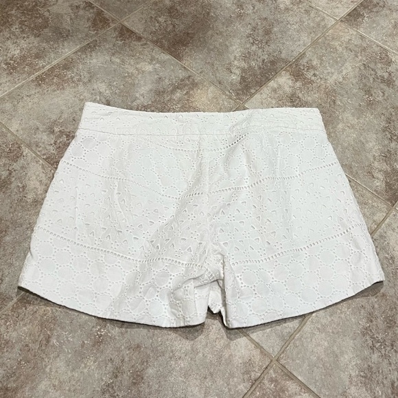 Daniel Cremieux Women’s Percy Eyelet Cotton Mid Rise White Shorts Sz 8 Pockets - Picture 2 of 9